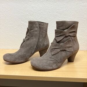 Chie Mahara bow booties